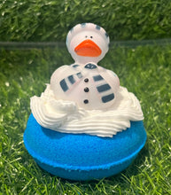 Load image into Gallery viewer, Christmas 🎅 Duck 🦆 Doughnut Bath Bombs Bulk buy